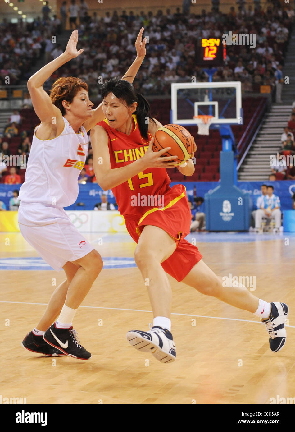 Los jugadores en acción durante los Juegos Olímpicos de Beijing 2008 el Baloncesto  Femenino partido entre China y España en los Olímpicos de Pekín Fotografía  de stock - Alamy