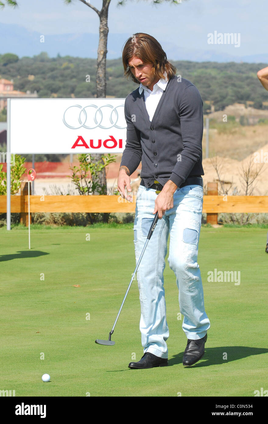 Sergio Ramos el Real madrid football squad jugar golf después de recibir  claves para su desayuno de coches Audi Madrid, España Fotografía de stock -  Alamy