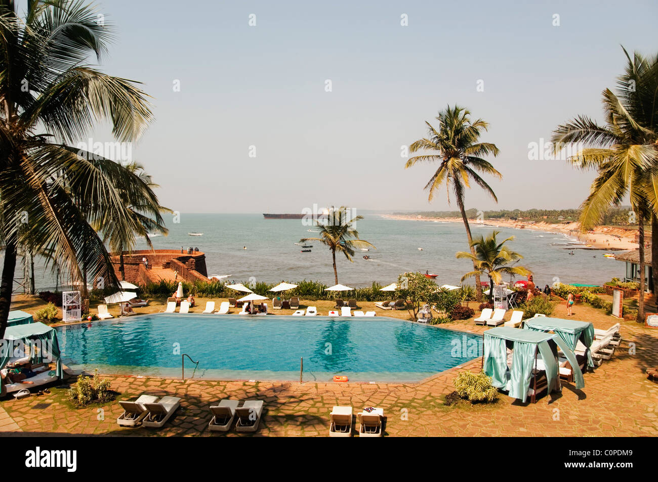 Complejo turístico en la playa, Goa, India Foto de stock