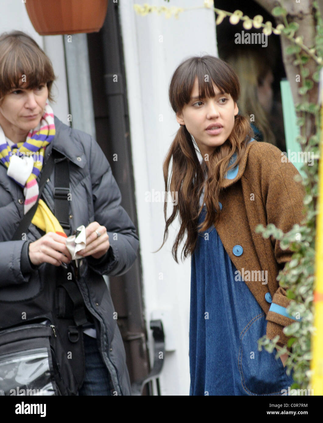 Jessica Alba de filmación en la ubicación de su nueva película