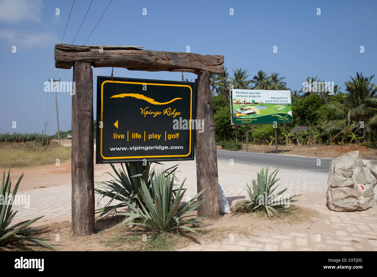 Cartel aviso en la entrada exclusiva de Vipingo Ridge Golf
