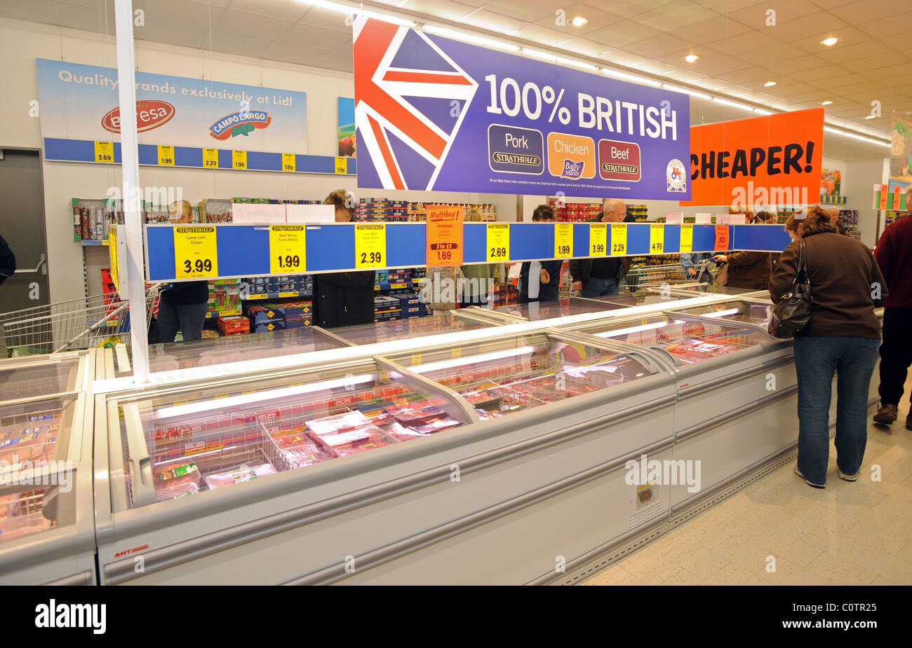 Pasillo de lidl Fotos e Imágenes de stock Alamy