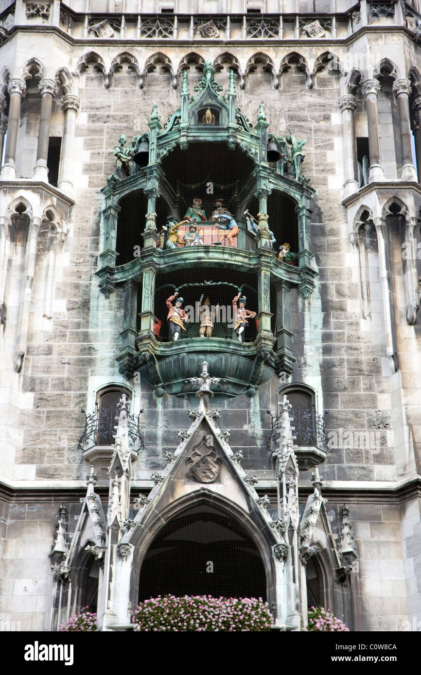 El reloj del ayuntamiento en Marienplatz en Munich, Alemania Fotografía de  stock - Alamy