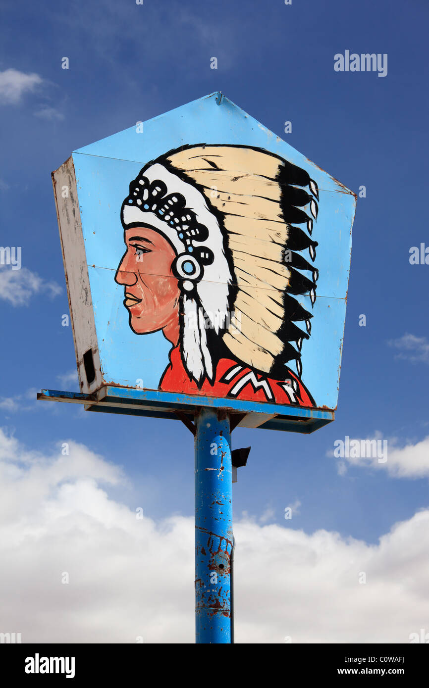 Gran Jefe signo de gasolinera, Zia Pueblo, New Mexico. Foto de stock