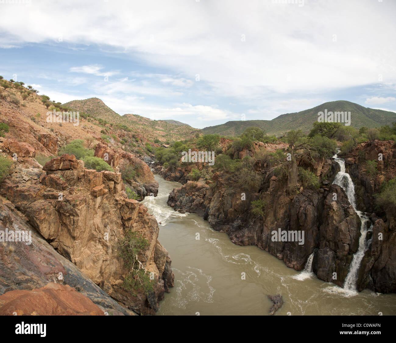 El Epupa Falls acostarse sobre el río Kunene, en la frontera entre Angola y Namibia Foto de stock