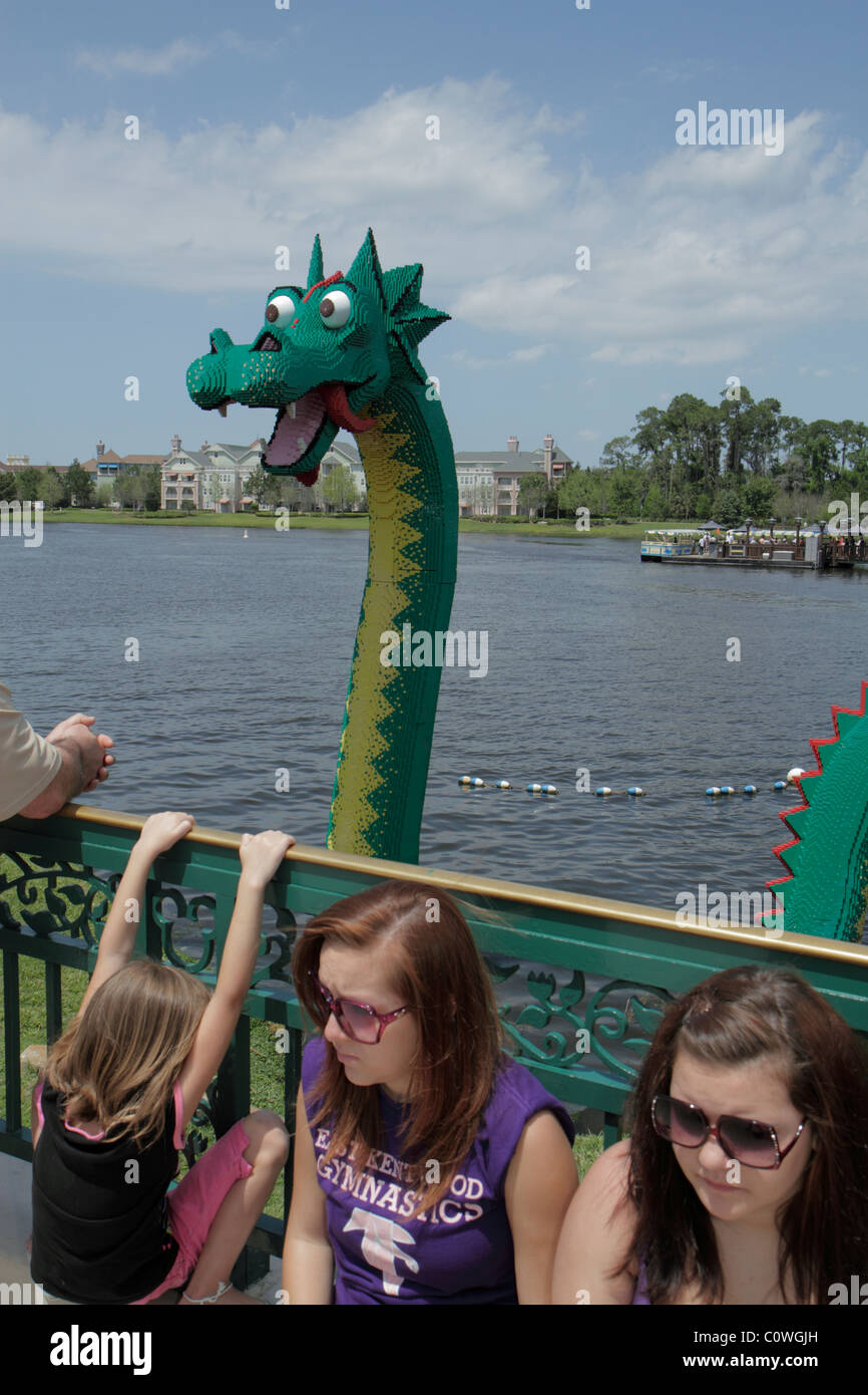 Orlando, Florida, Lago Buena Vista, Downtown Disney Springs, dragón, LEGO  Imagination Center, visitantes viajes turísticos turismo Landma Fotografía  de stock - Alamy