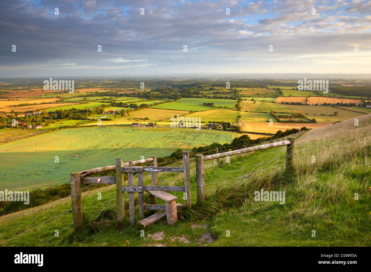 Vista desde los Diablos Dyke mirando hacia el norte sobre el paisaje de Sussex Foto de stock