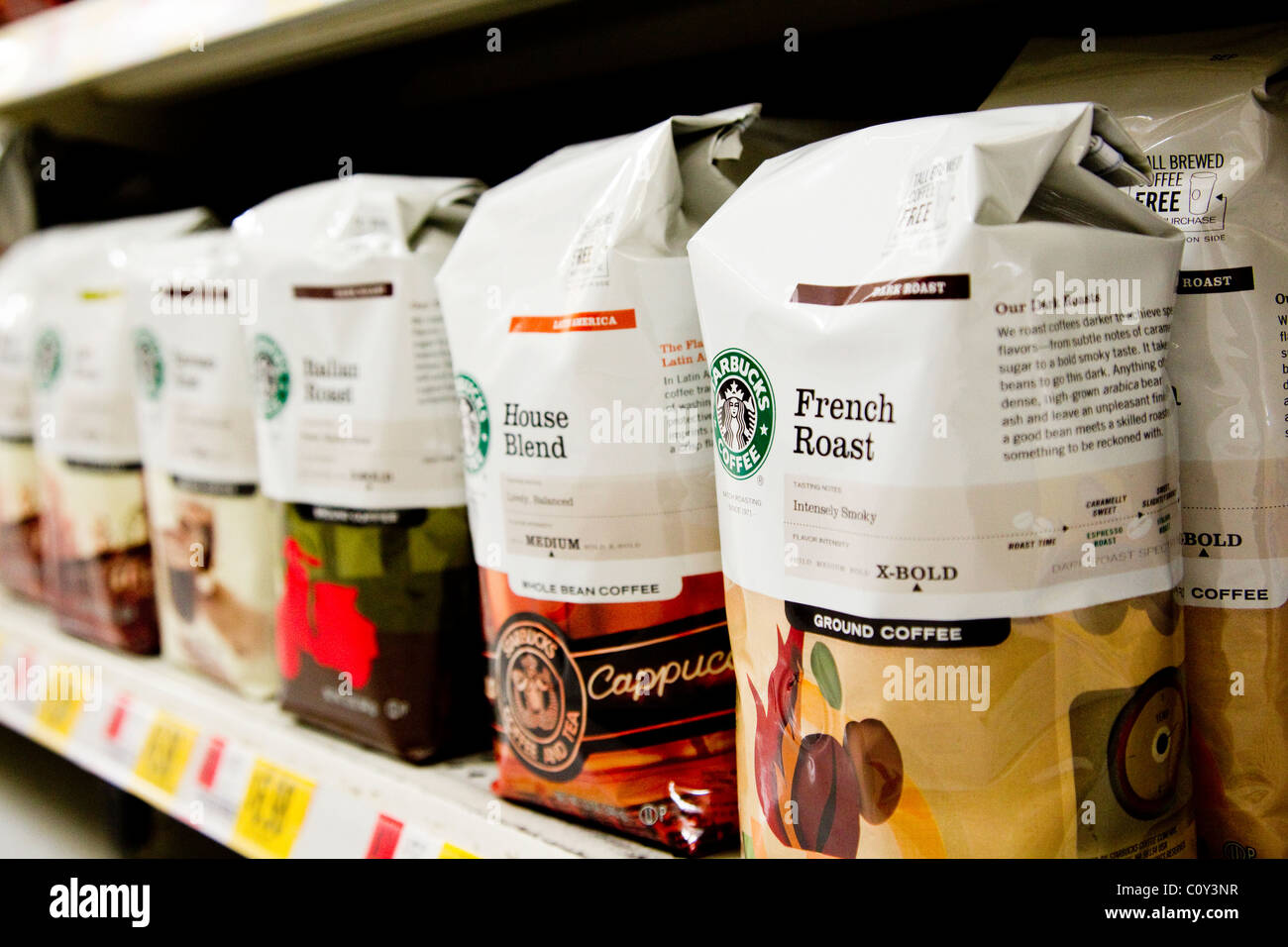 Starbucks coffee grocery store fotografías e imágenes de alta resolución -  Alamy