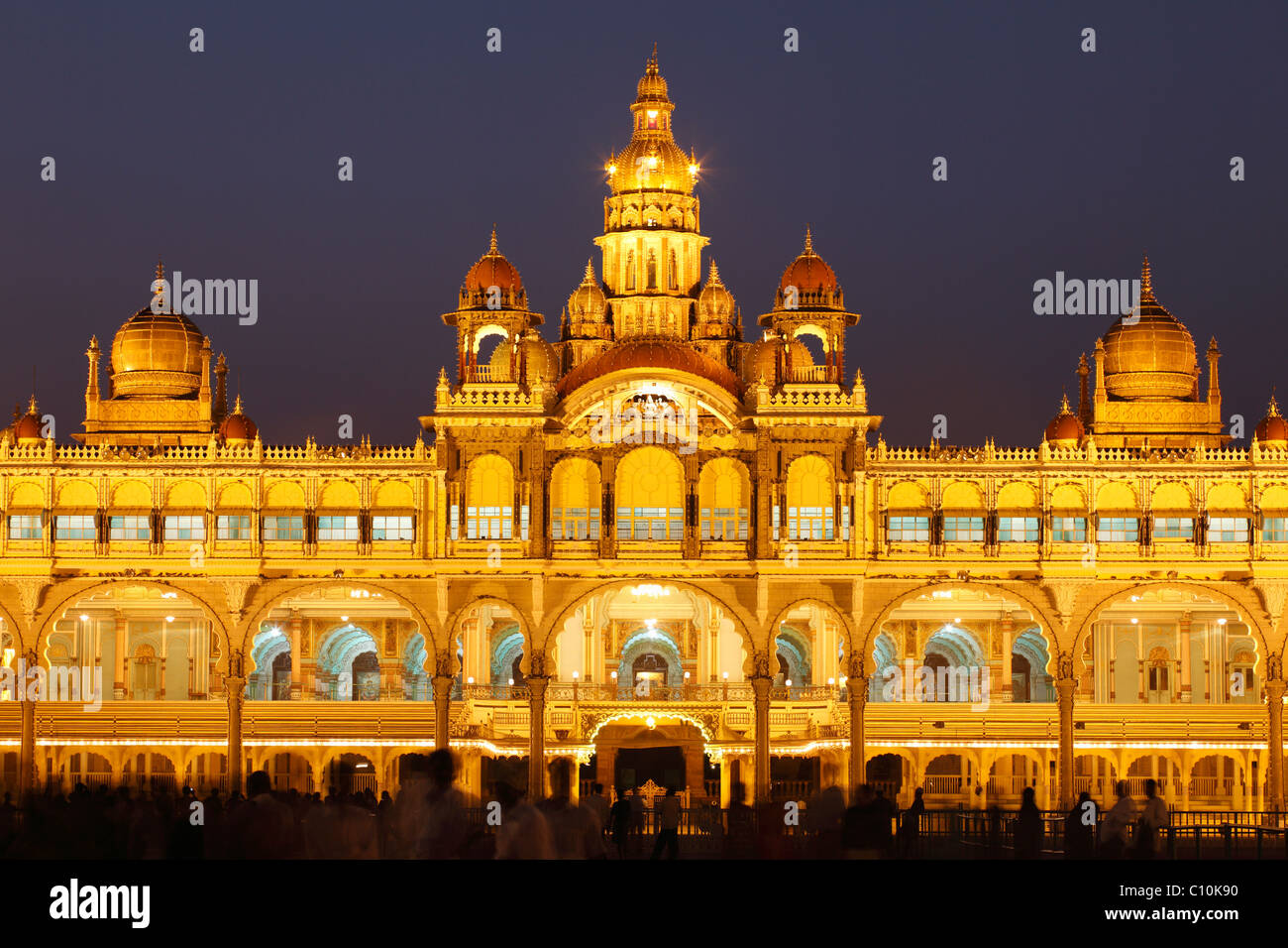 Maharaja Palace, el Palacio de Mysore, iluminación de noche, Mysore, Karnataka, India del Sur, India, Asia Meridional, Asia Foto de stock