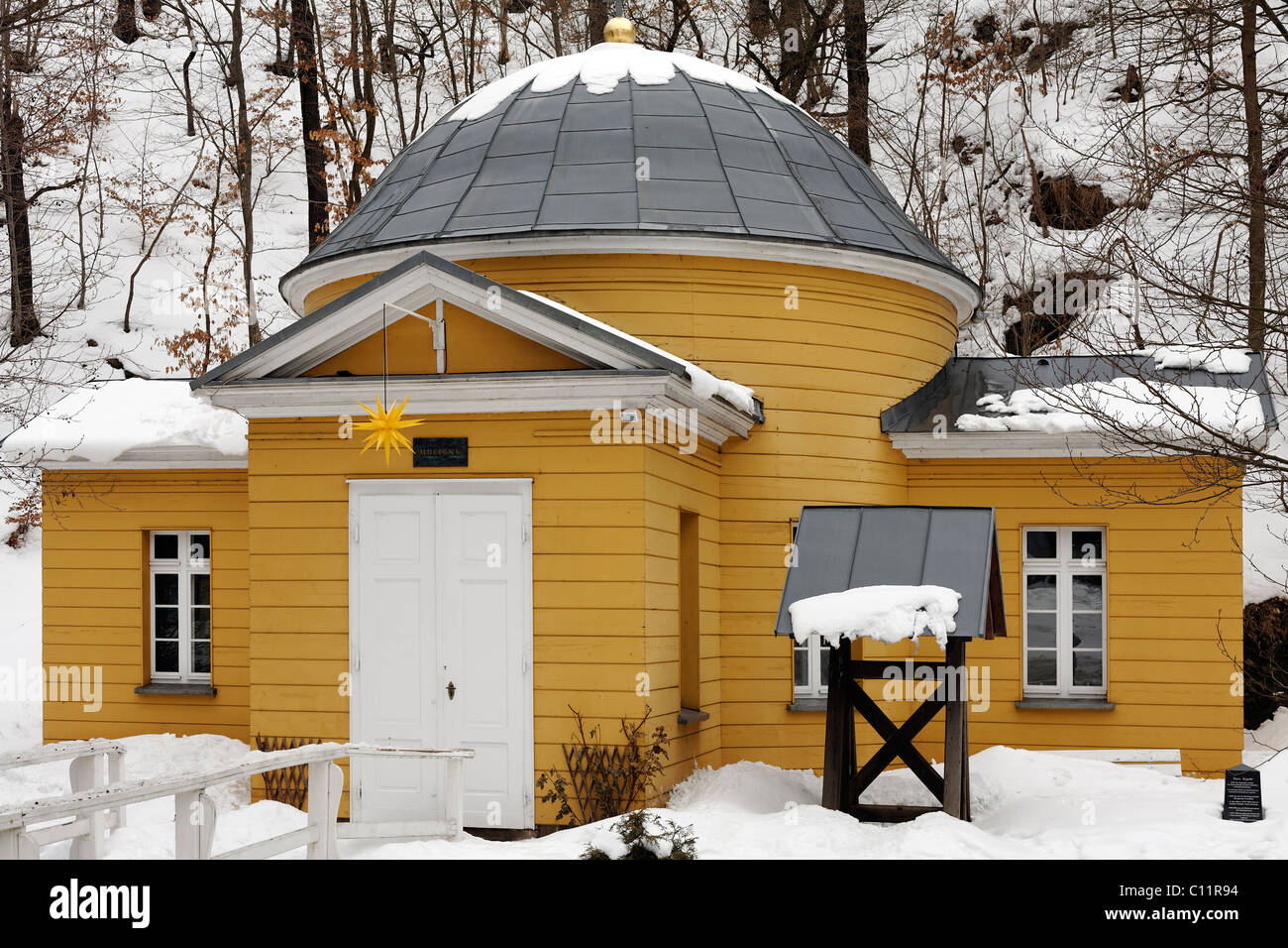 Antigua casa de té, ahora una capilla, en invierno, Selketal Alexisbad, Harzgerode, Harz, Sajonia-Anhalt, Alemania, Europa Foto de stock