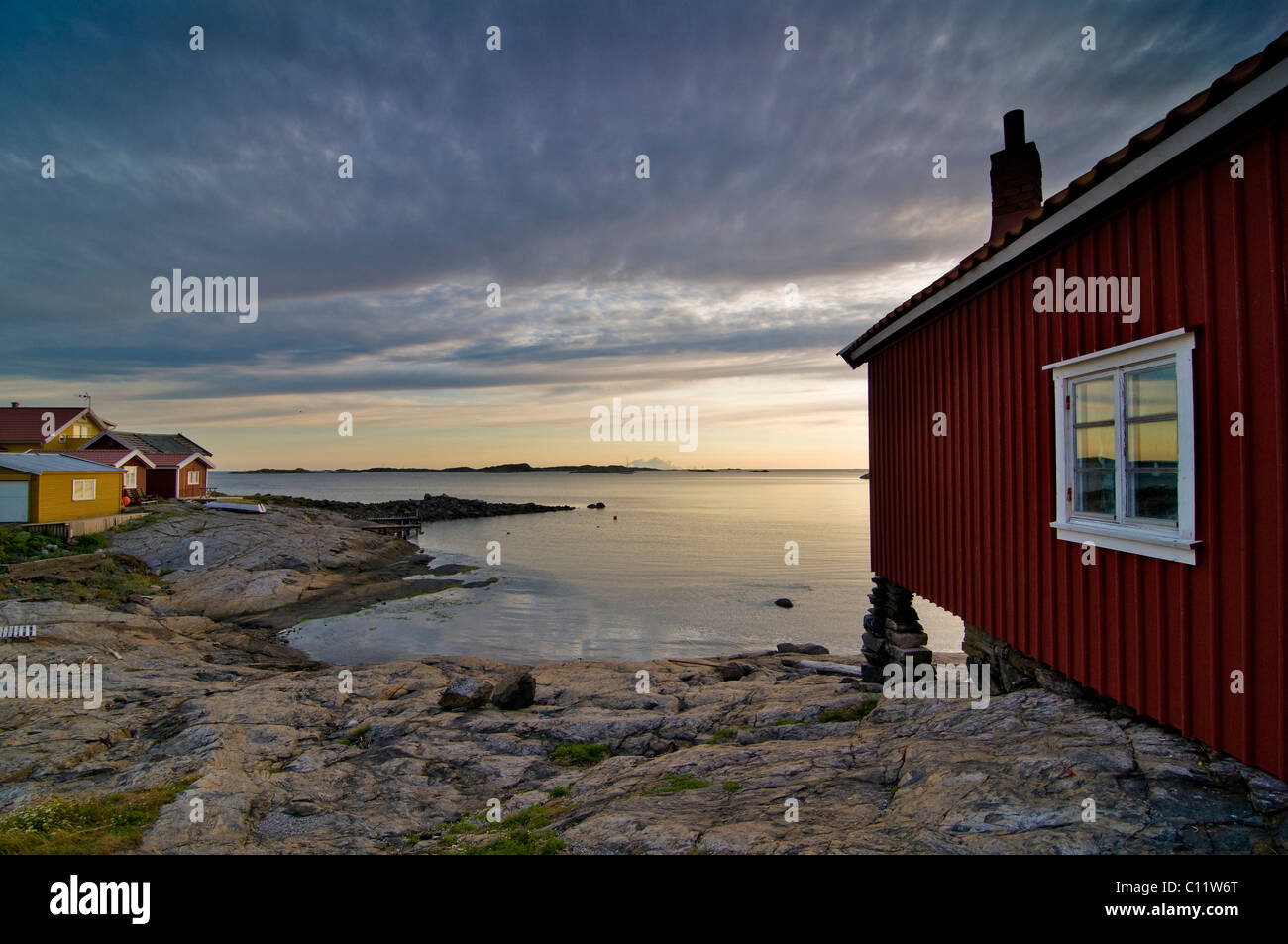 Casa de madera, Smoegen, costa oeste, Suecia, Escandinavia, Europa Foto de stock