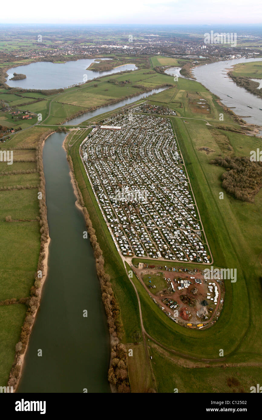 Vista aérea de la tierra grande, camping, Grav-Insel isla, río Rhin, Wesel, región de Niederrhein, Renania del Norte-Westfalia Foto de stock