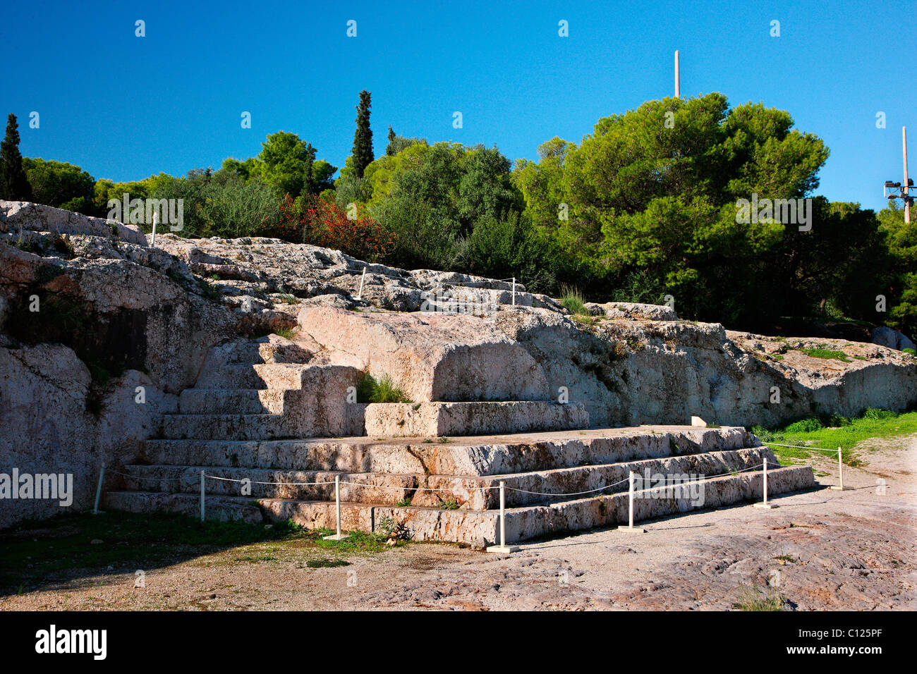 El "bema" o "Vema" de Pnyx, donde las asambleas populares estaban teniendo lugar en la antigua Atenas, Grecia. Foto de stock