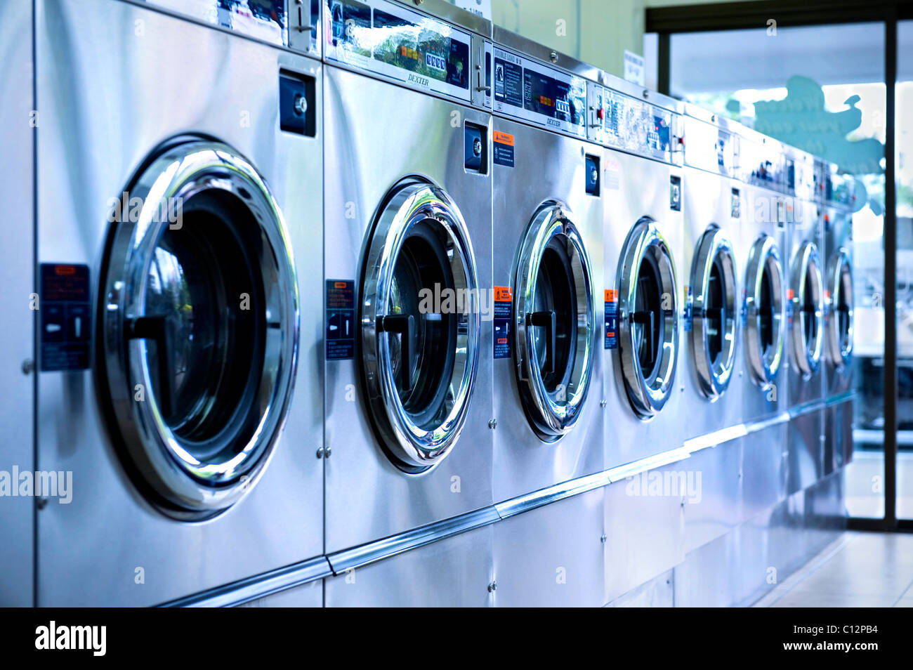 Lavadoras Que Funcionan Con Monedas Fotos e Imágenes de stock - Alamy