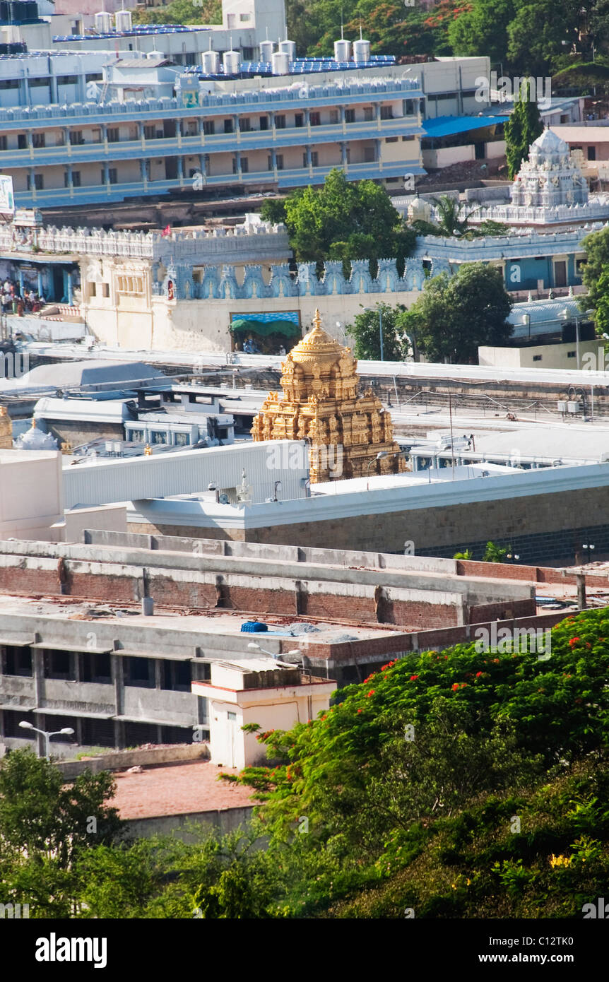 Un alto ángulo de visualización de un templo, Tirumala Templo