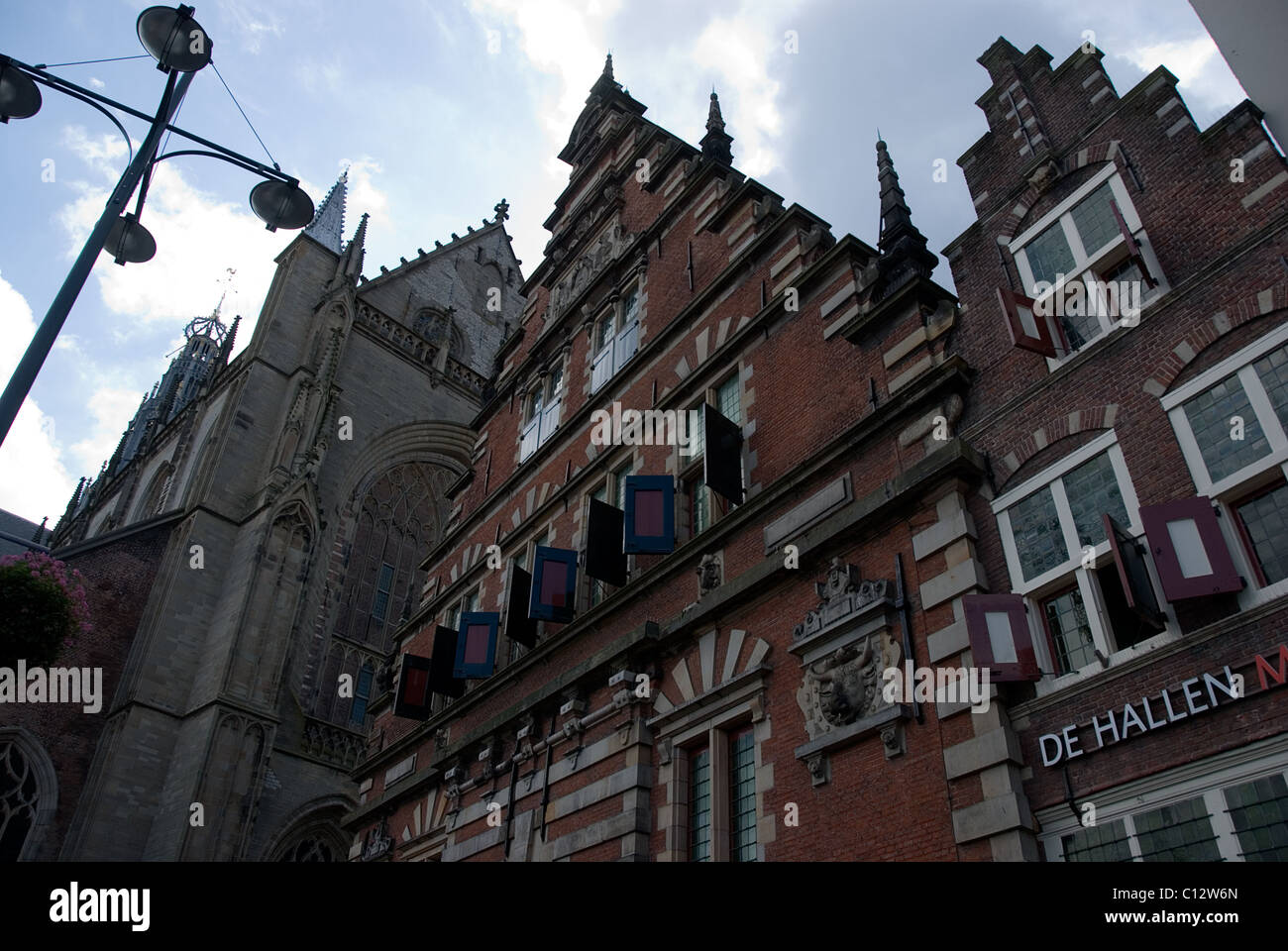 Edificio de ladrillo de exterior en Amsterdam, Holanda Foto de stock