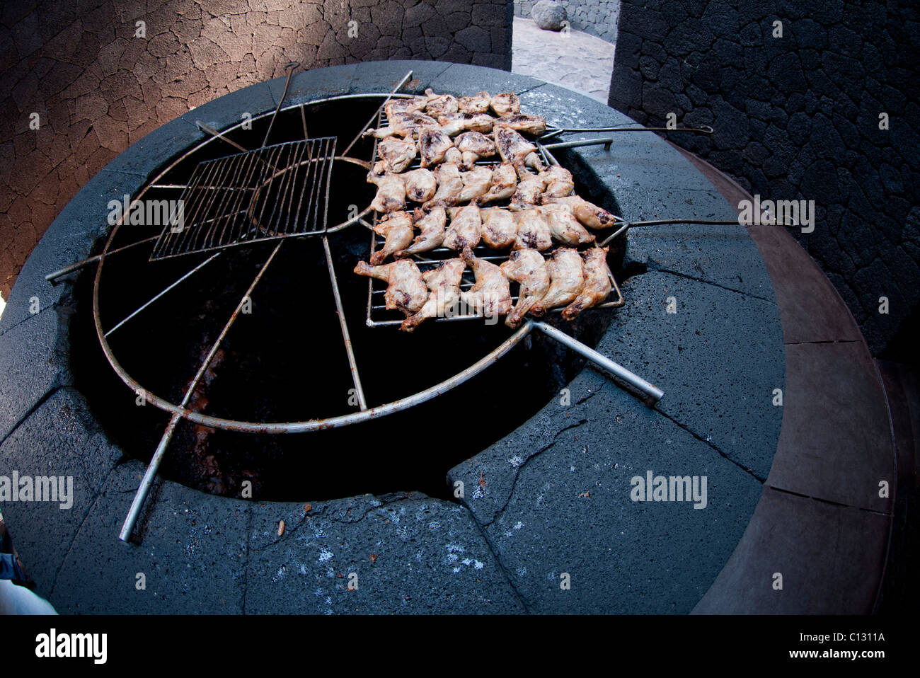 Lanzarote volcano grill fotografías e imágenes de alta resolución - Alamy