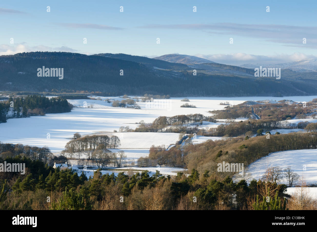 Loch Ken, Galloway, congelados con islotes mirando al norte Foto de stock