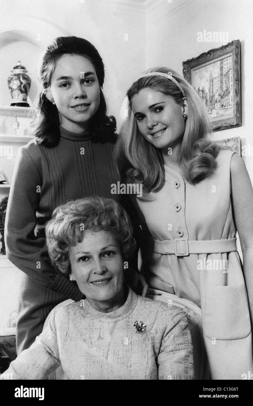 1969 Nosotros Presidencia Nixon Familia Desde La Izquierda Julie Nixon Primero Lady Elect Patricia Nixon Tricia Nixon Retrato De Familia La Ciudad De Nueva York Alrededor De Finales De 1968 Fotografia De Stock