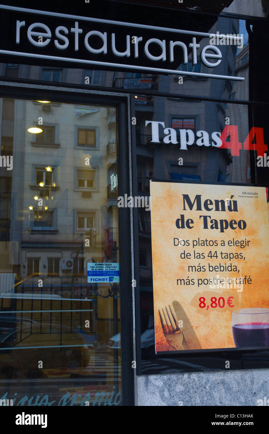 Restaurante de tapas exteriores en Plaza de España Calle Gran Via Madrid  España Europa Fotografía de stock - Alamy