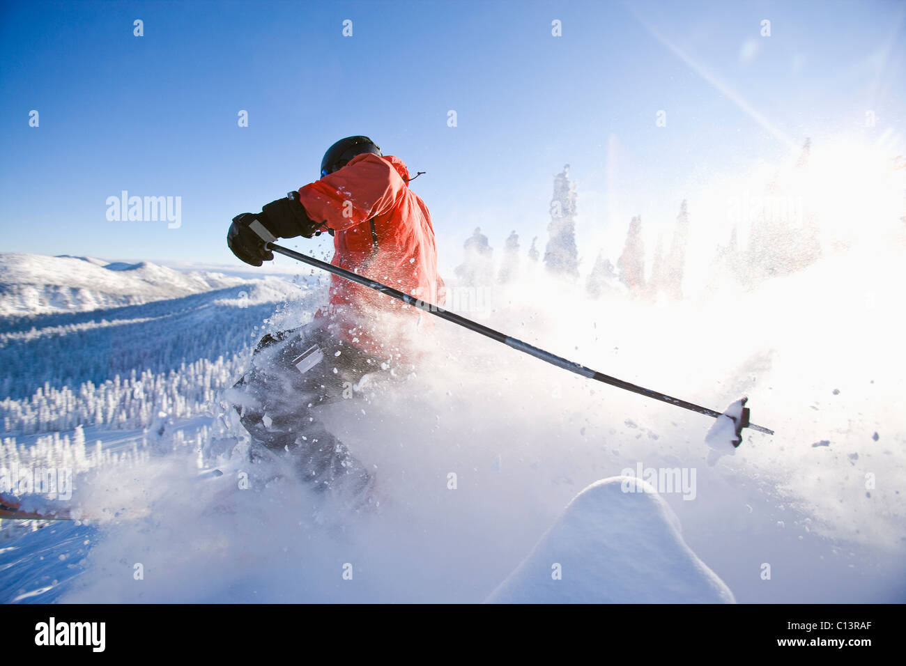 Estados Unidos, Montana, Whitefish, esquiador en pendiente Foto de stock