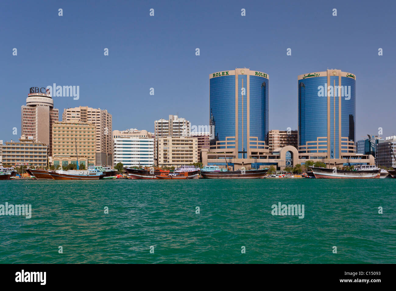 El horizonte de Dubai Creek torres de oficinas en Dubai, EAU, del Golfo Pérsico. Foto de stock
