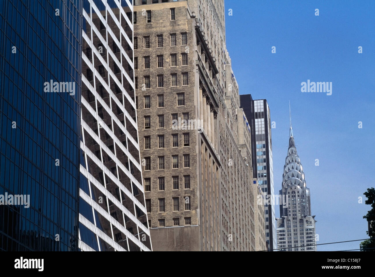 Chrysler y edificios circundantes Foto de stock