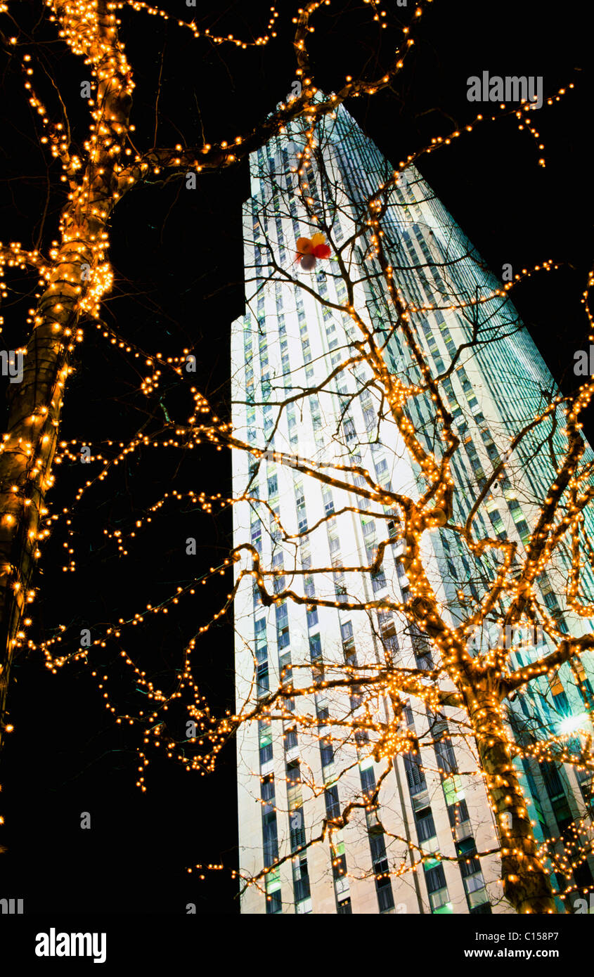 El Rockefeller Center en la noche Foto de stock