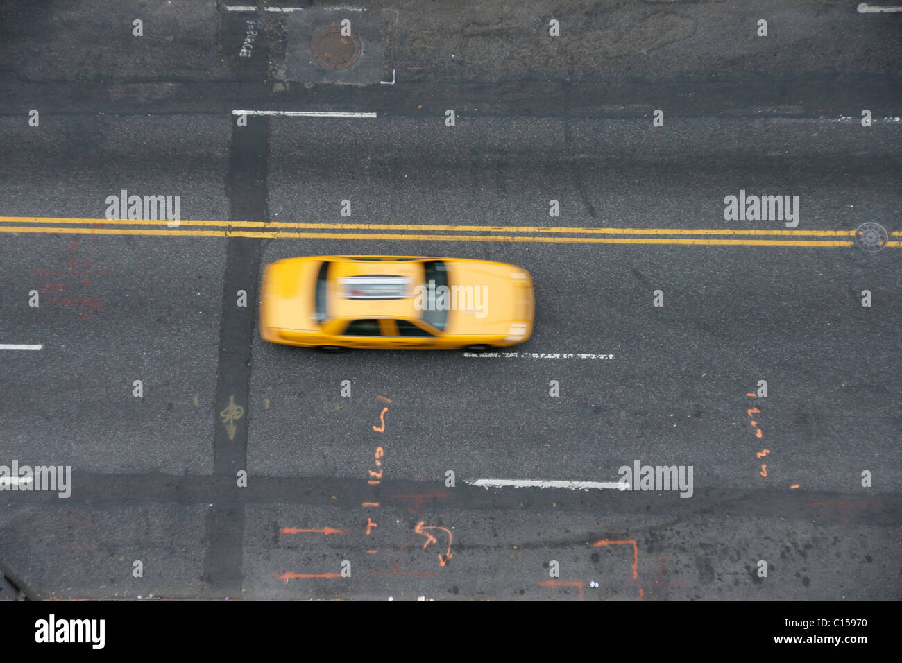 Taxi en la quinta avenida en Midtown Manhattan Foto de stock