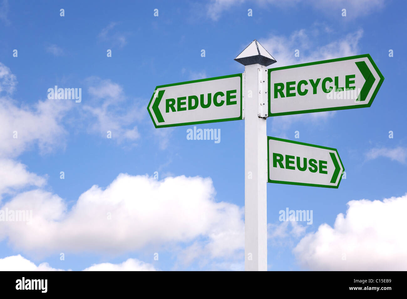 Concepto de reciclaje imagen de un cartel con las 3 Erres en texto verde sobre las flechas direccionales, reducir, reciclar, reutilizar. Foto de stock