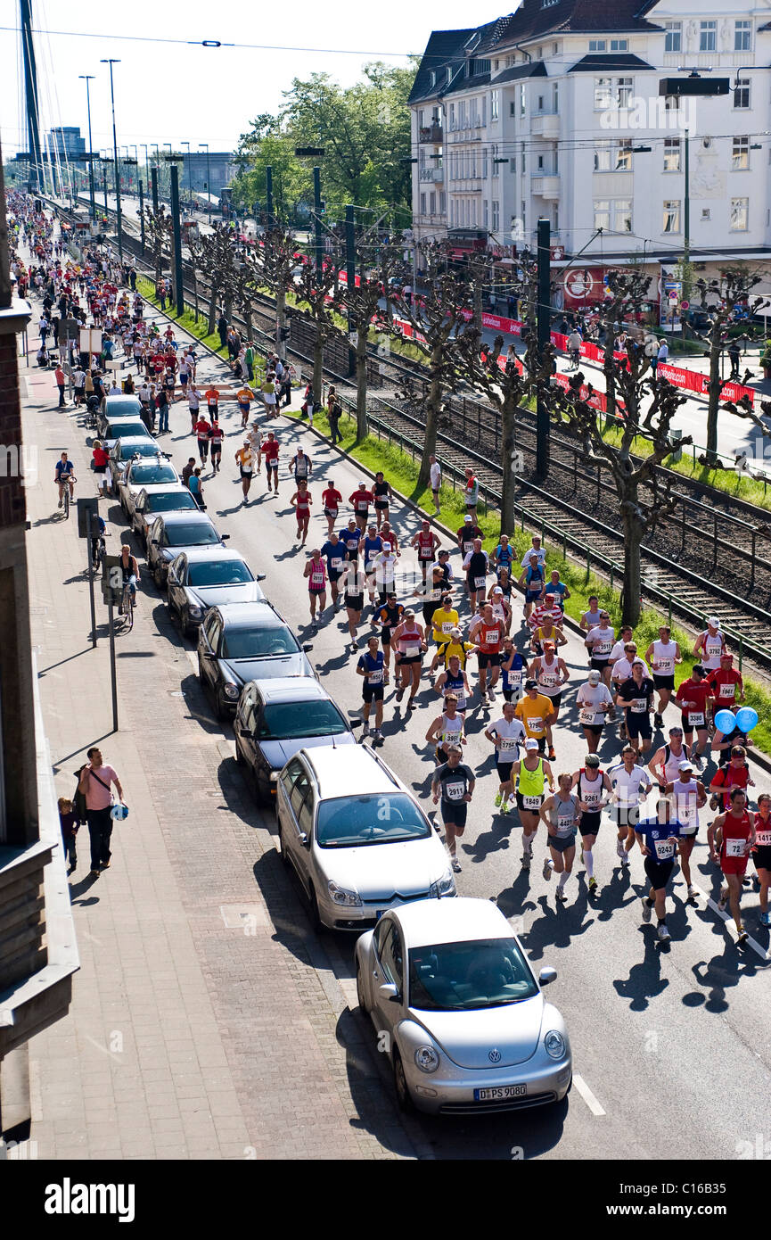 Maratón de la ciudad de Dusseldorf, Renania del Norte-Westfalia, Alemania, Europa Foto de stock