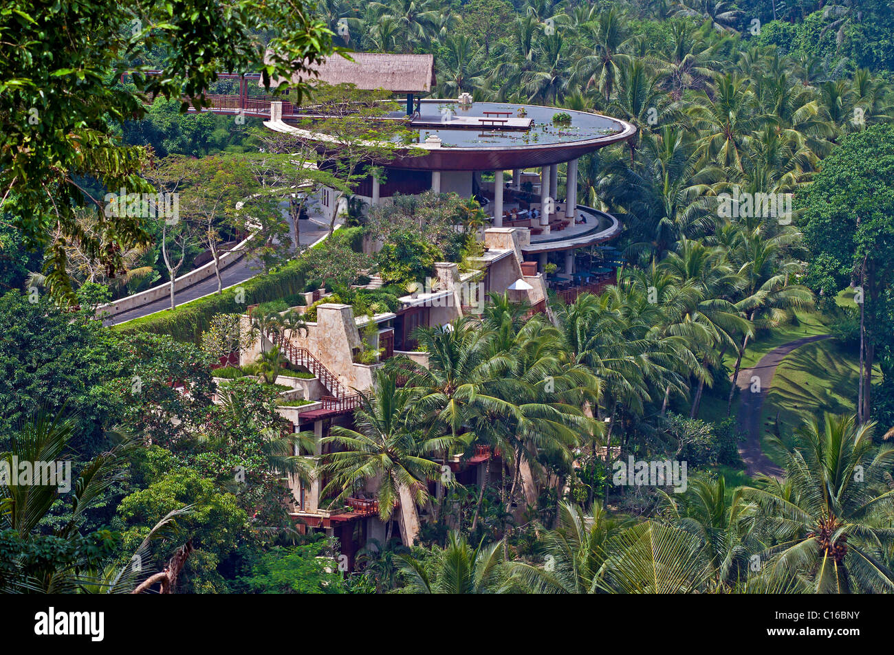 El Four Seasons Hotel ubicado entre los arrozales en Sayan, en Bali Foto de stock