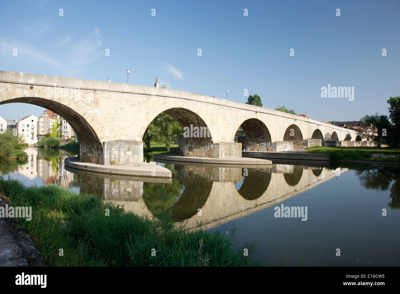 Steirnerne Bruecke, puente, Regensburg, Sitio del Patrimonio Mundial de la UNESCO, el Alto Palatinado, Baviera, Alemania, Europa Foto de stock