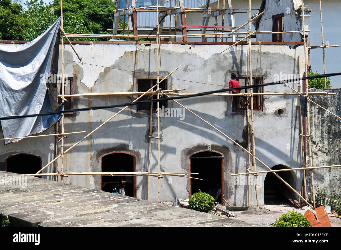 Restauración de la Iglesia de trabajador en Fort Rotterdam, Makassar, bambú Foto de stock