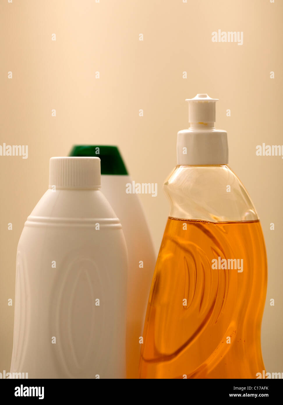 Las botellas de plástico de productos para el hogar Fotografía de stock -  Alamy