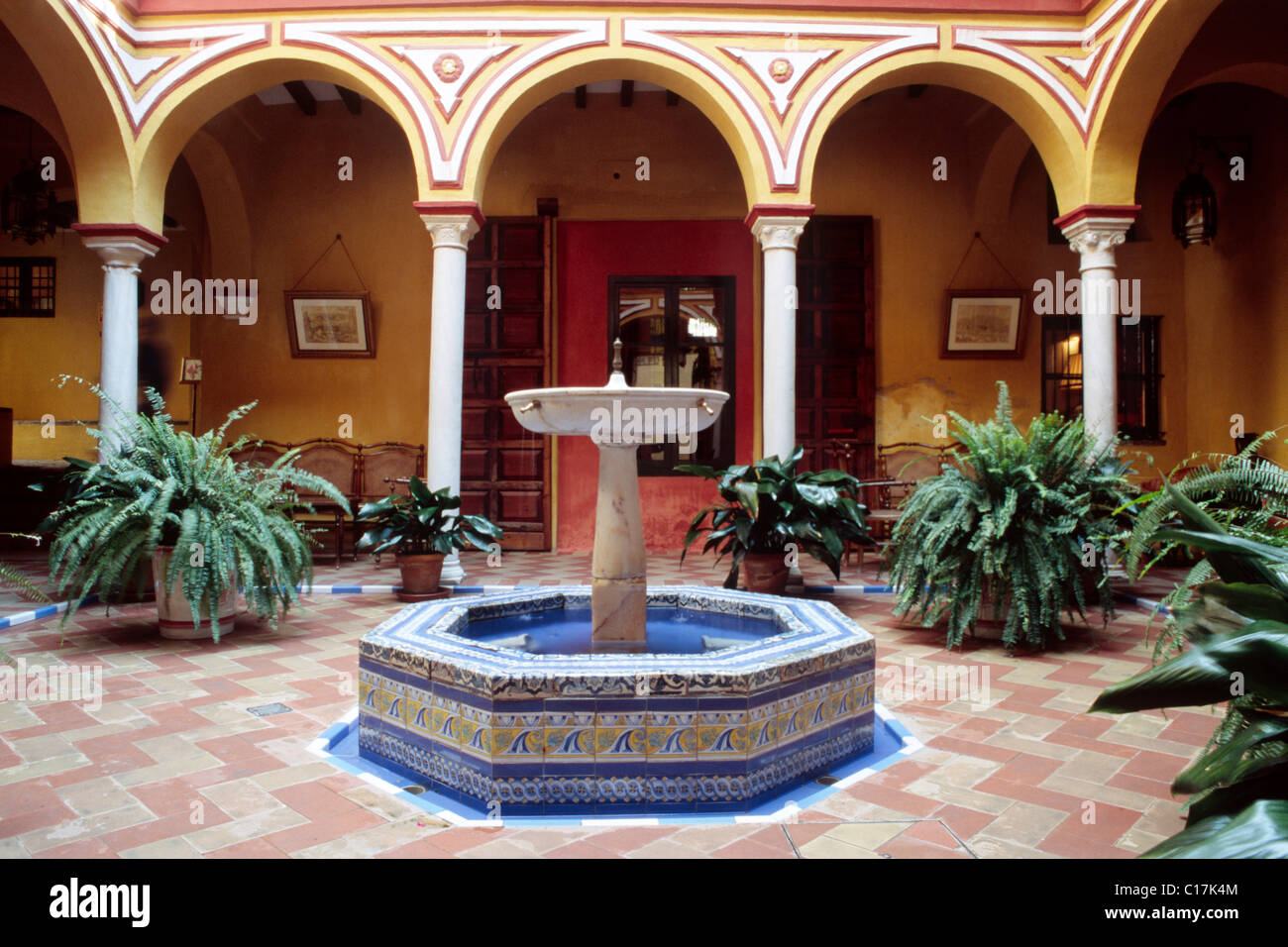 Patio interior de Las Casas de la Judiera Hotel, Sevilla, Andalucía, España, Europa Foto de stock