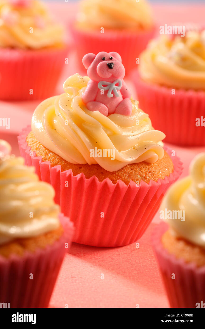 Oso de peluche rosa CUPCAKES Fotografía de stock - Alamy