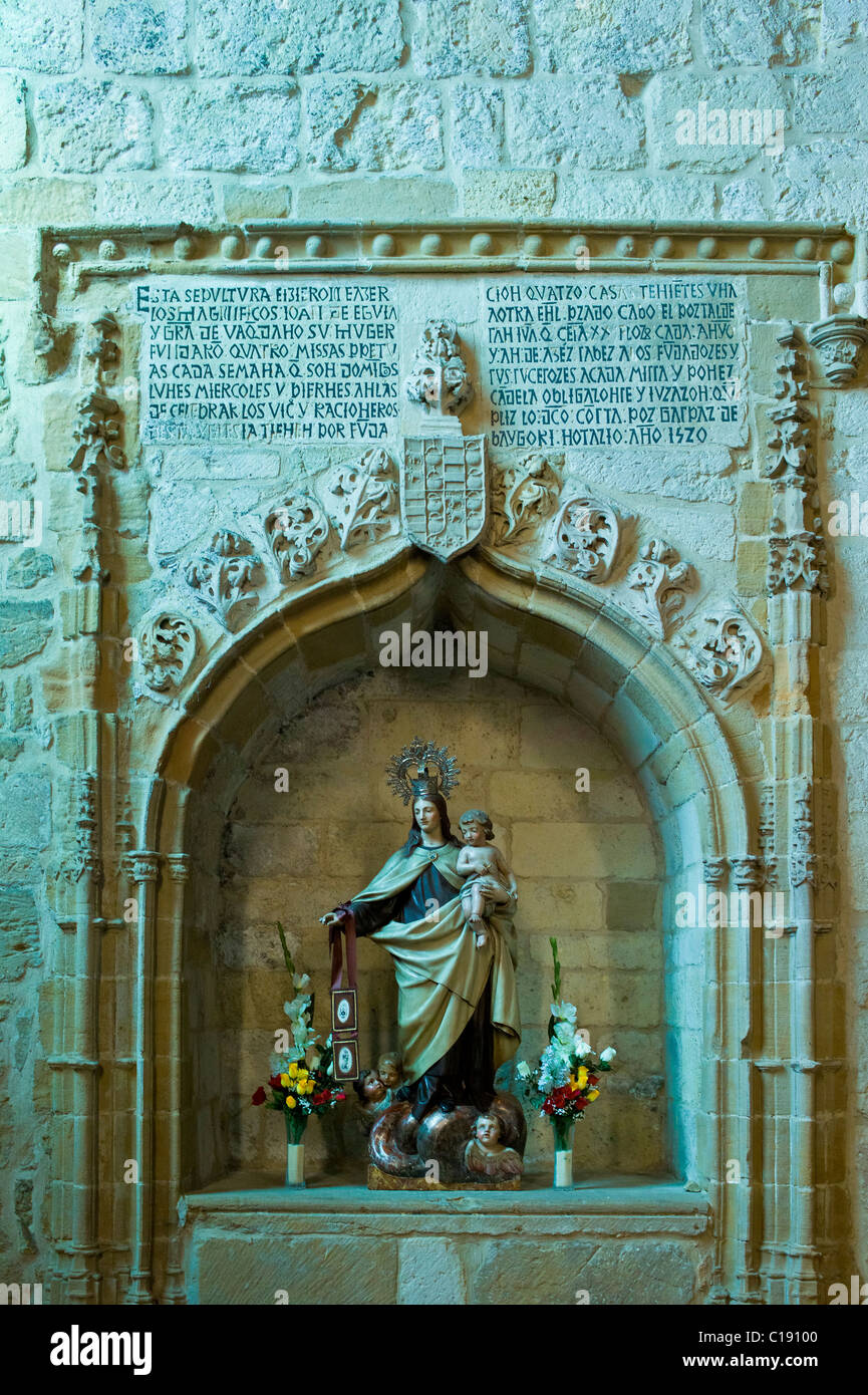 Altar. Iglesia de San Miguel. Estella, Navarra. España. Foto de stock
