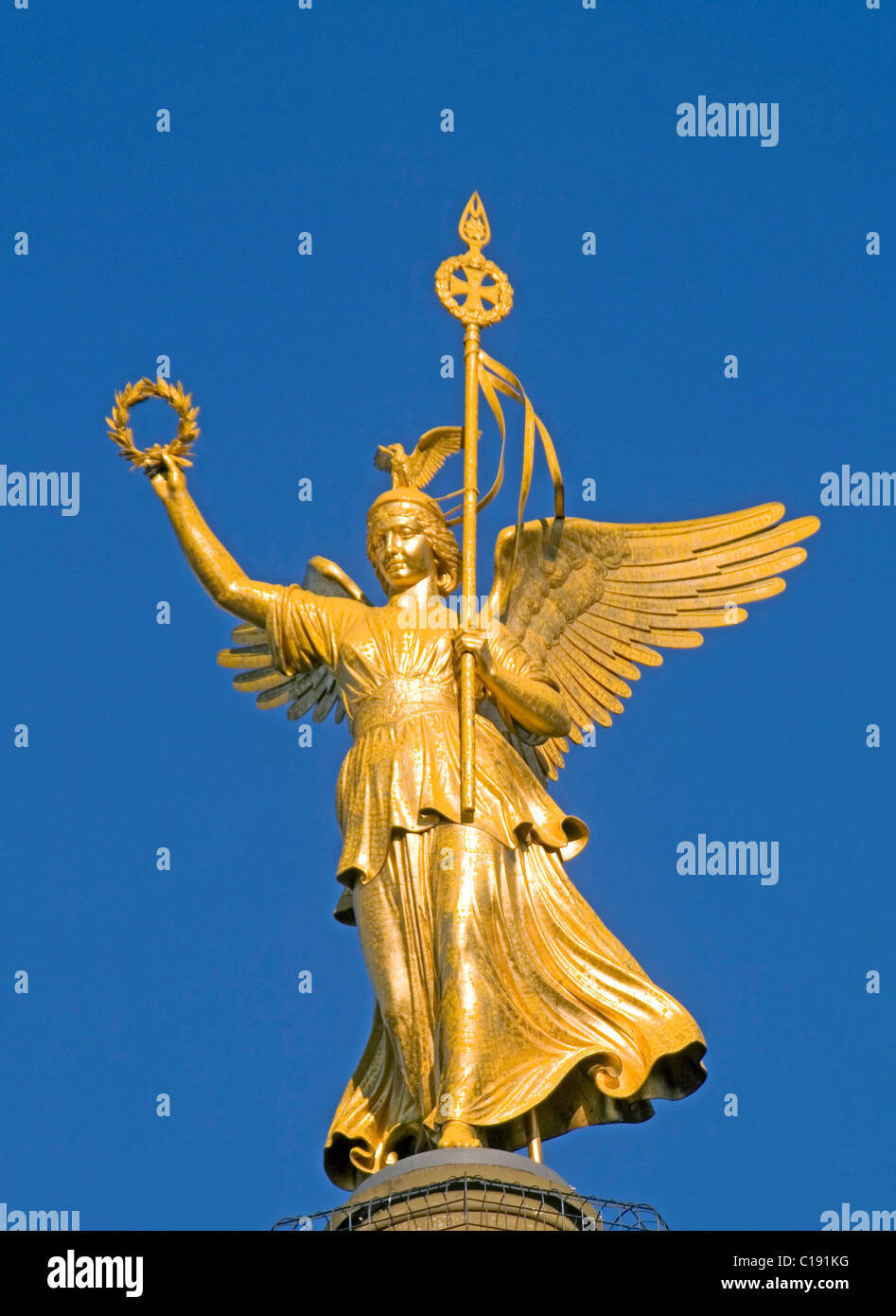 Goldelse, escultura de bronce en la parte superior de la columna de la victoria, Siegessaeule, Berlin Mitte, Berlin, Alemania, Europa Foto de stock