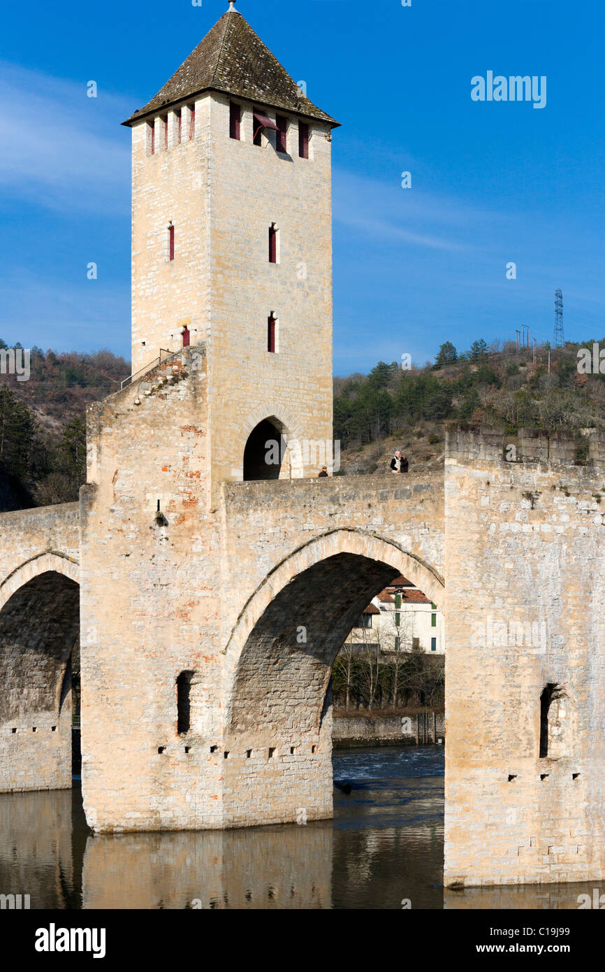 El Pont Valentre medieval sobre el río Lot, Cahors, el Lot, Francia Foto de stock