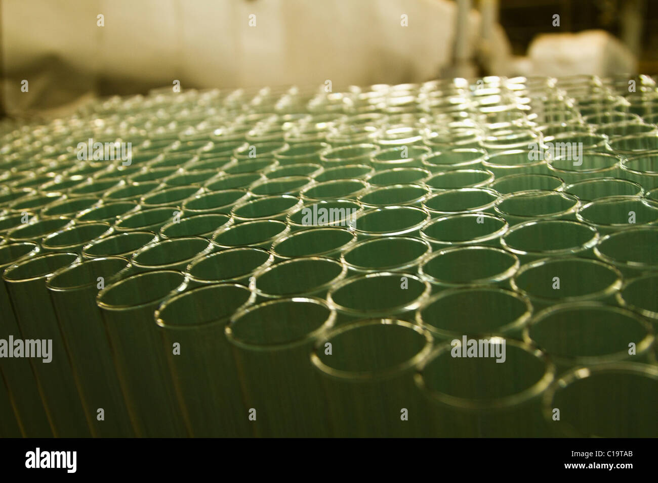 Tubos fluorescentes fotografías e imágenes de alta resolución Alamy