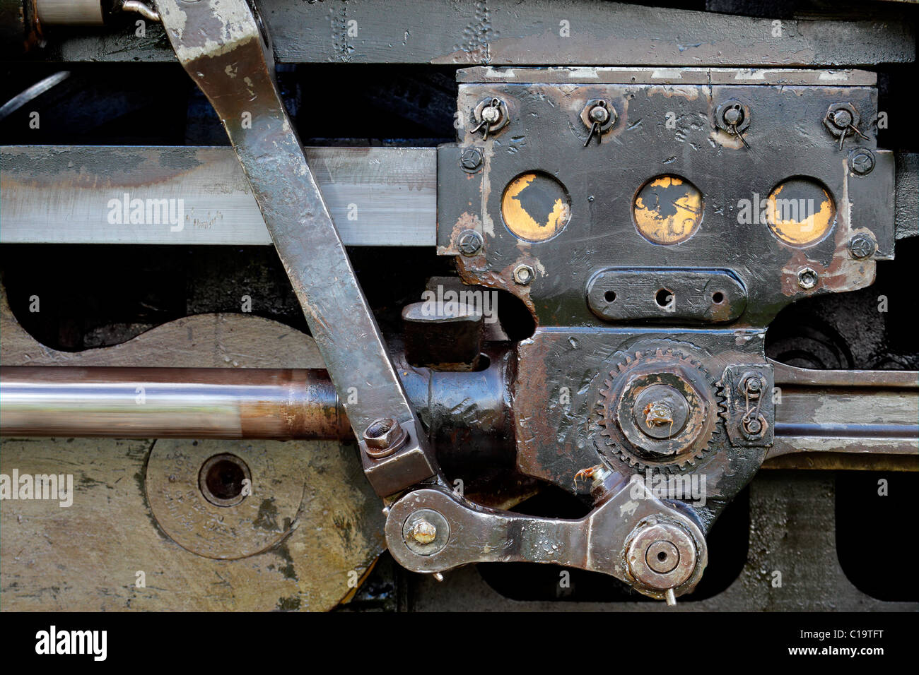 Close-up de una locomotora a vapor de ruedas varillas de acoplamiento Foto de stock