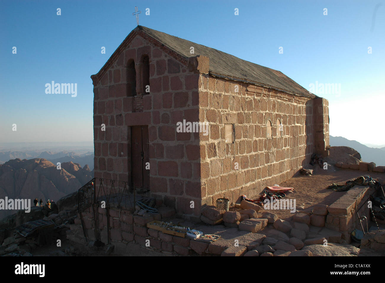 A la sombra del monte Sinaí remoto y accidentado se encuentra el más