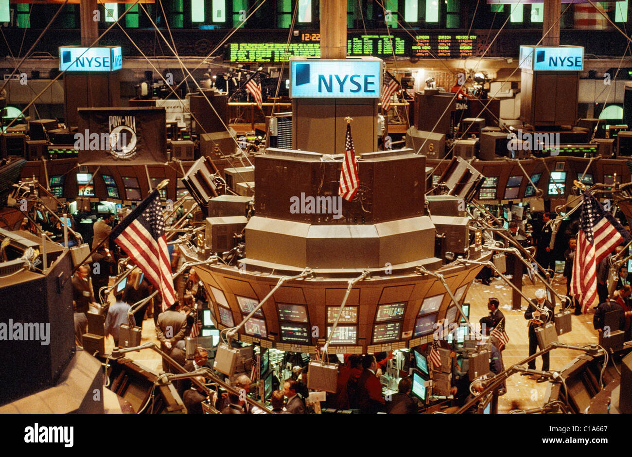 El piso de operaciones de la Bolsa de Nueva York en Wall Street. Foto de stock
