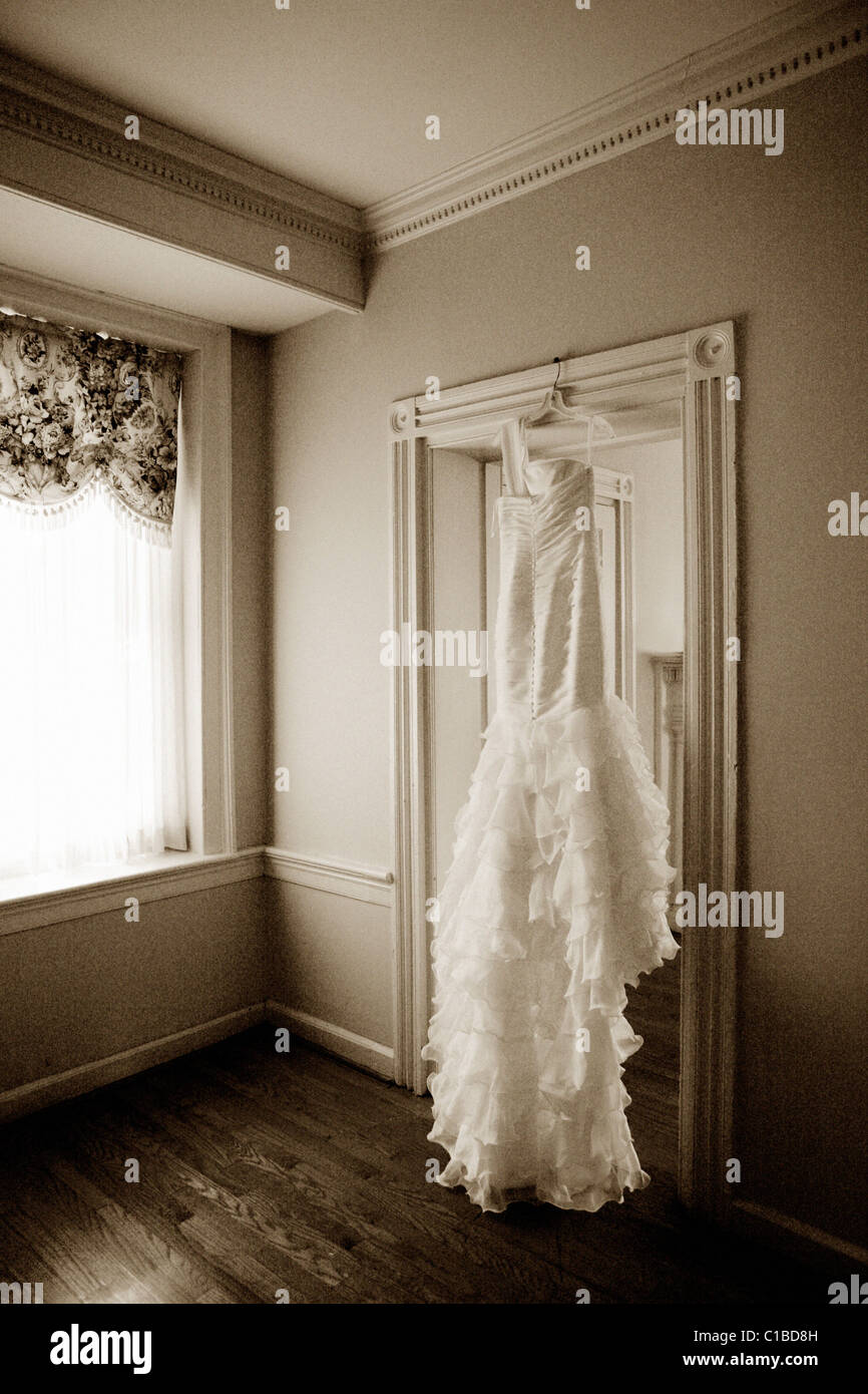 Vestido de novia viejo fotografías e imágenes de alta resolución - Alamy