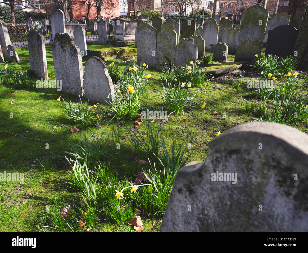 Verá Bunhill Fields, en la ciudad de Londres, desde 1660 ha sido un cementerio para los disidentes y no conformistas Foto de stock