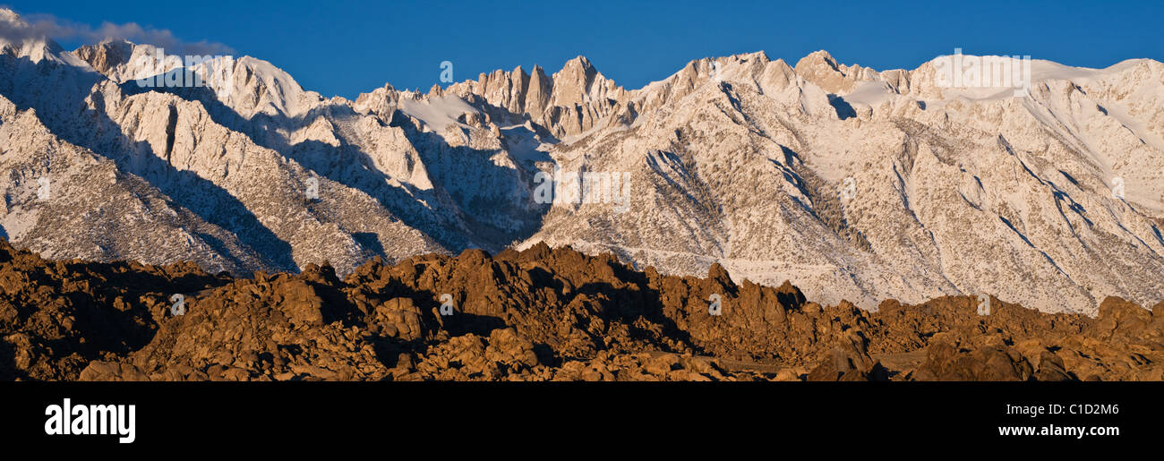 Mount Whitney y Alabama colinas, montañas de Sierra Nevada, California Foto de stock