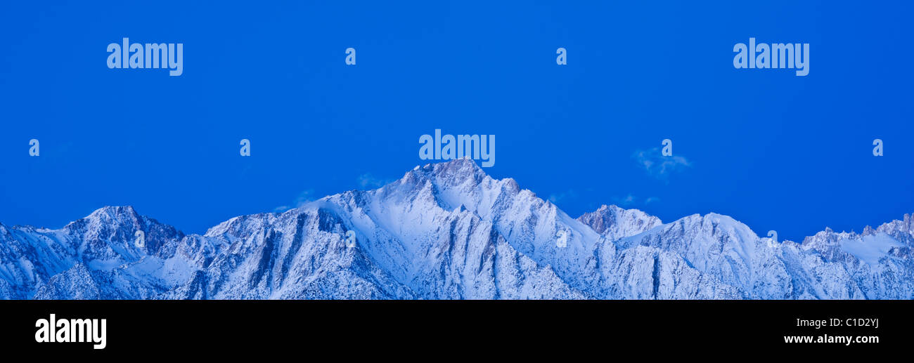 Lone Pine peak en pre-Alba Luz, montañas de Sierra Nevada, California Foto de stock