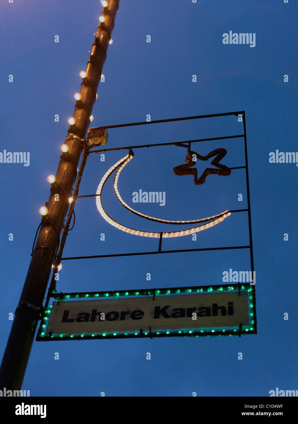 Londres Inglaterra Tooting Eid luces Lampost Foto de stock