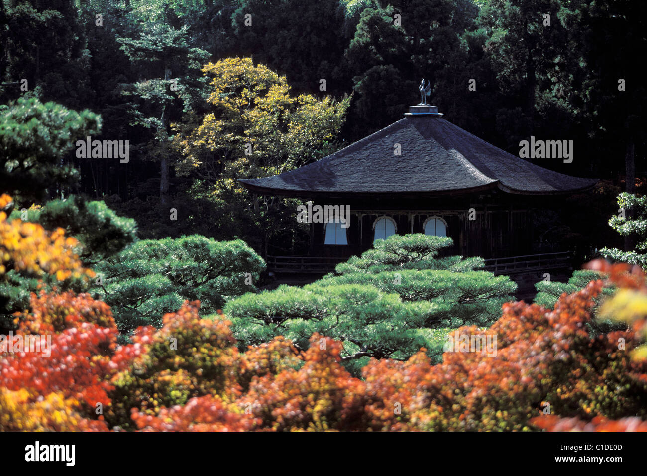 Japón La isla de Honshu, la región de Kinki ciudad de Kioto Distrito Higashiyama Ginkaku-ji, también llamado el Pabellón de Plata,enumerados como Foto de stock